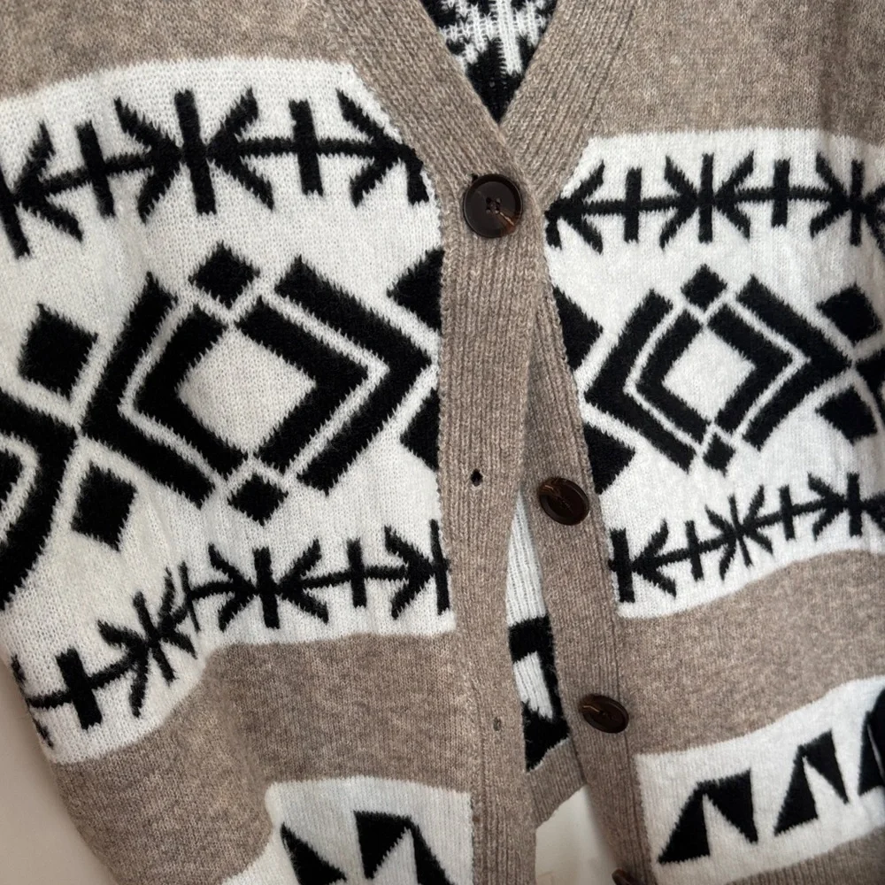Geometric Pattern Cardigan Sweater - Brown and Black